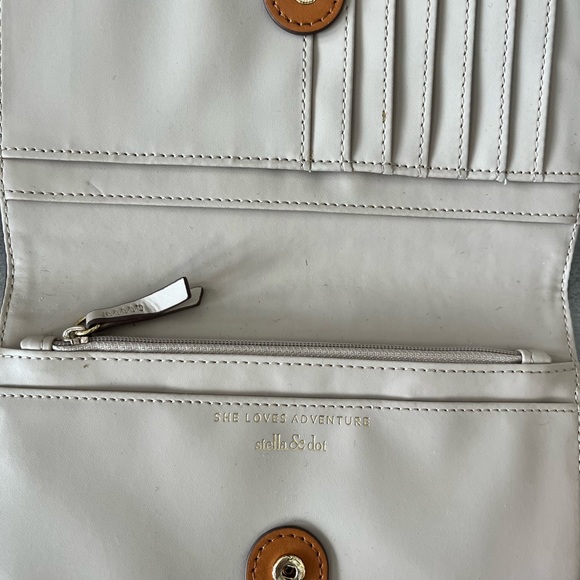 New Camel Stella & Dot Wallet - Picture 4 of 6
